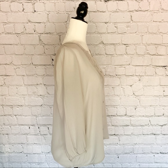 Bundle 2/$10 Old Navy Pinstripe Pleated Blouse - Picture 3 of 6